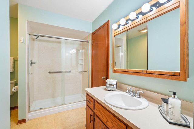 1909 Cliff-Alex COURT N, Waukesha, WI 53189