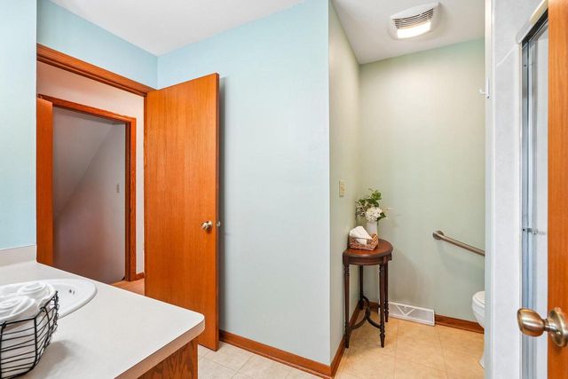 1909 Cliff-Alex COURT N, Waukesha, WI 53189
