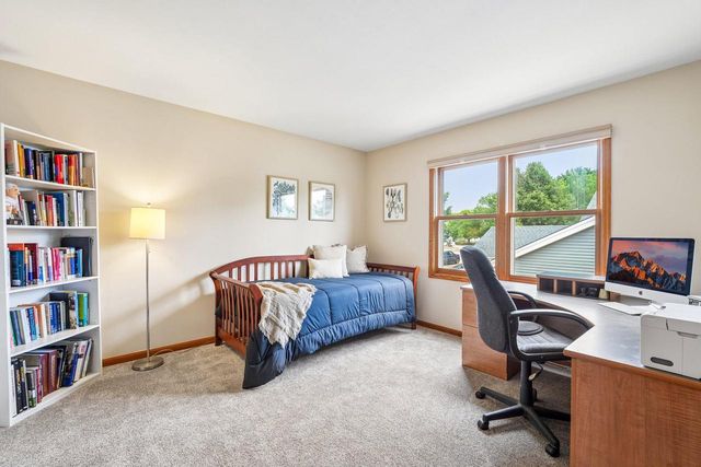 1909 Cliff-Alex COURT N, Waukesha, WI 53189