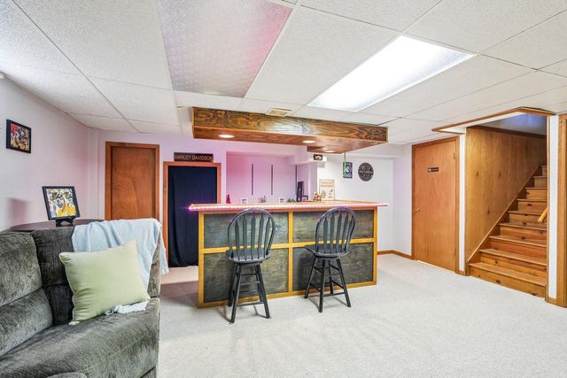 1909 Cliff-Alex COURT N, Waukesha, WI 53189