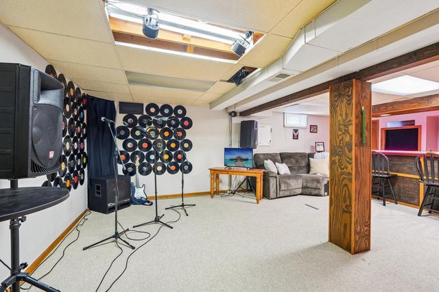 1909 Cliff-Alex COURT N, Waukesha, WI 53189