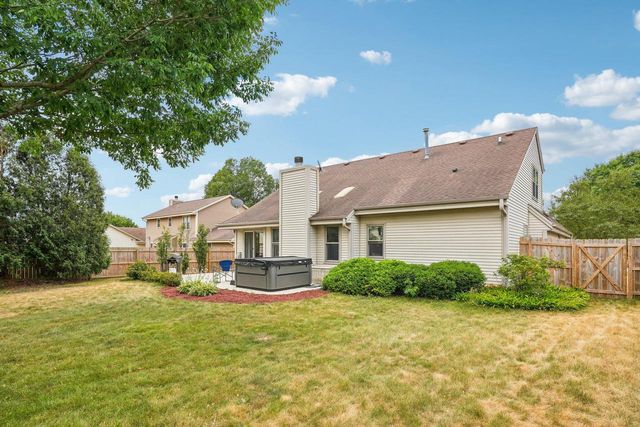 1909 Cliff-Alex COURT N, Waukesha, WI 53189