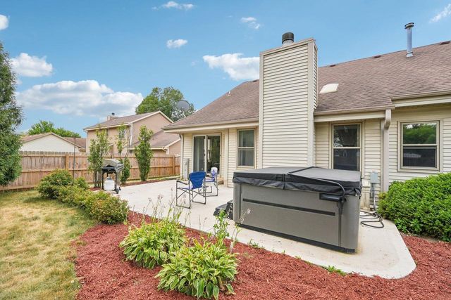 1909 Cliff-Alex COURT N, Waukesha, WI 53189