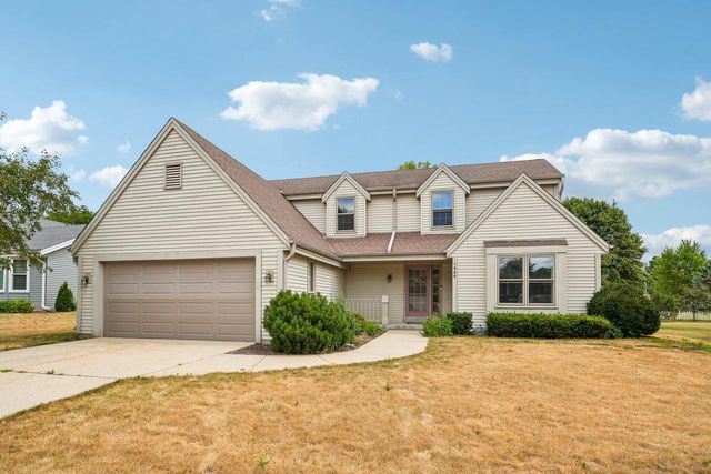 1909 Cliff-Alex COURT N, Waukesha, WI 53189