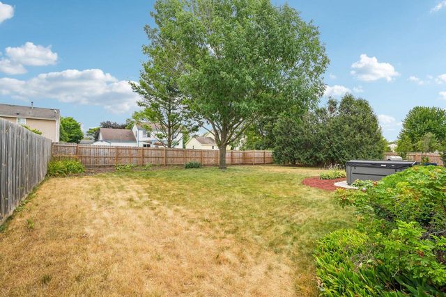 1909 Cliff-Alex COURT N, Waukesha, WI 53189