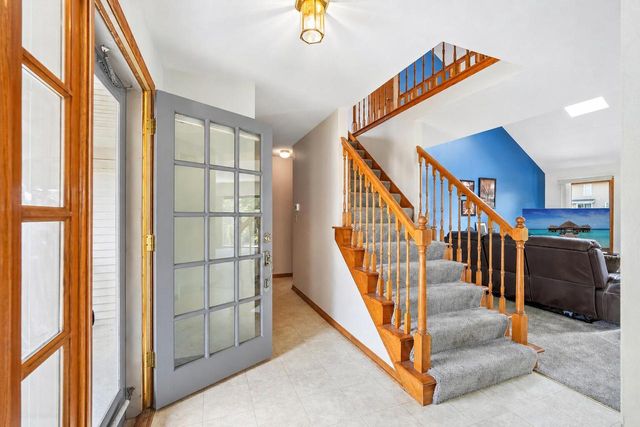 1909 Cliff-Alex COURT N, Waukesha, WI 53189