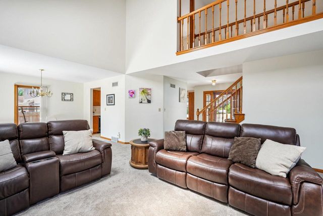 1909 Cliff-Alex COURT N, Waukesha, WI 53189