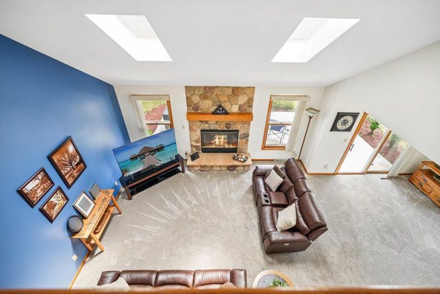 1909 Cliff-Alex COURT N, Waukesha, WI 53189