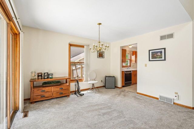1909 Cliff-Alex COURT N, Waukesha, WI 53189