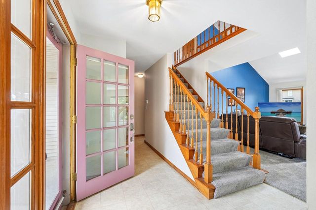 1909 Cliff-Alex COURT N, Waukesha, WI 53189