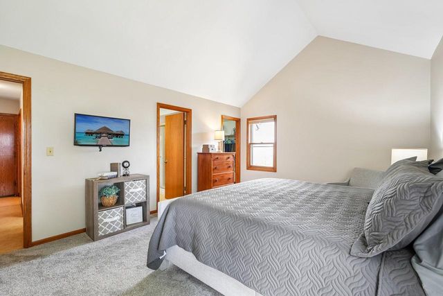 1909 Cliff-Alex COURT N, Waukesha, WI 53189