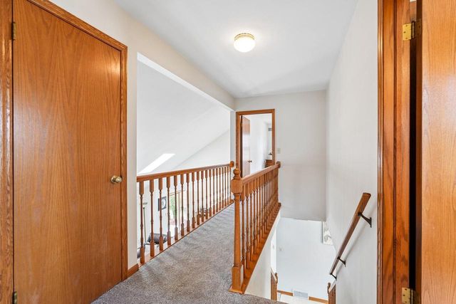 1909 Cliff-Alex COURT N, Waukesha, WI 53189
