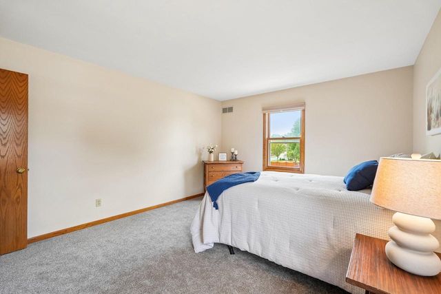 1909 Cliff-Alex COURT N, Waukesha, WI 53189