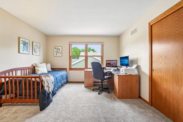 1909 Cliff-Alex COURT N, Waukesha, WI 53189