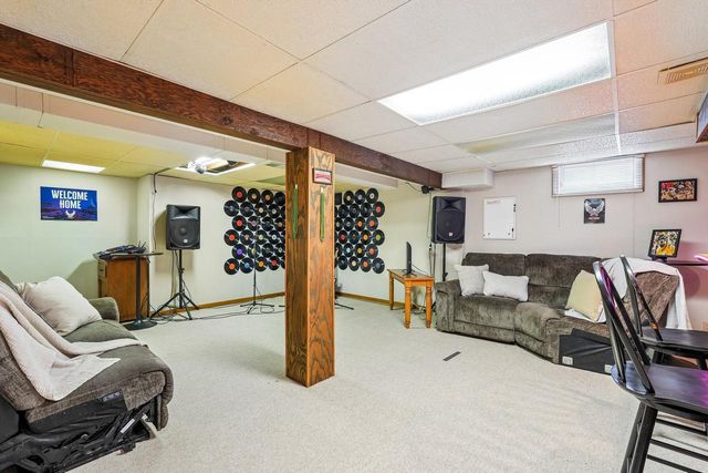 1909 Cliff-Alex COURT N, Waukesha, WI 53189