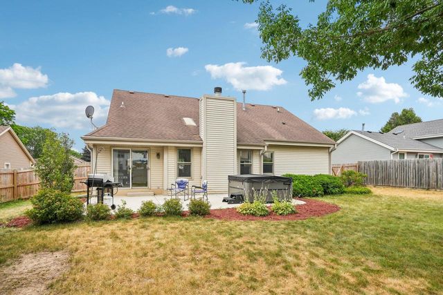 1909 Cliff-Alex COURT N, Waukesha, WI 53189