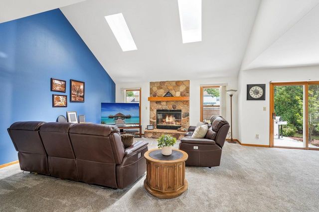1909 Cliff-Alex COURT N, Waukesha, WI 53189