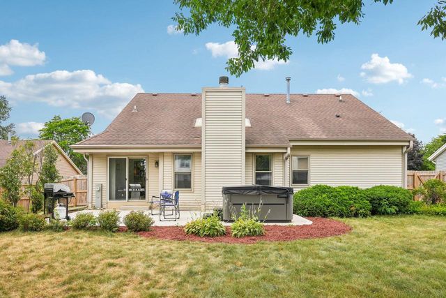 1909 Cliff-Alex COURT N, Waukesha, WI 53189
