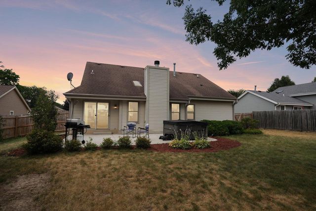 1909 Cliff-Alex COURT N, Waukesha, WI 53189
