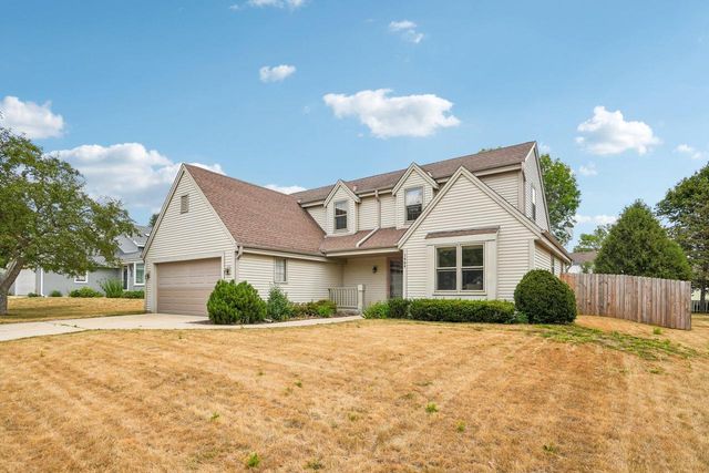 1909 Cliff-Alex COURT N, Waukesha, WI 53189
