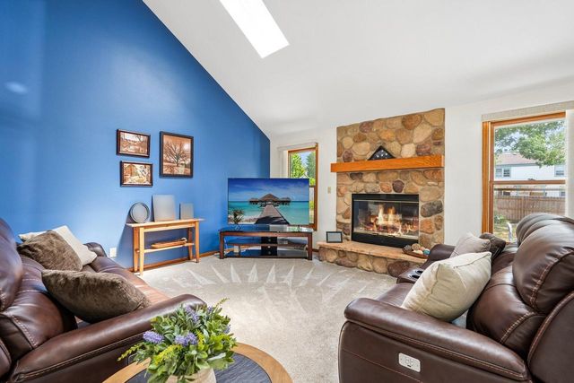 1909 Cliff-Alex COURT N, Waukesha, WI 53189