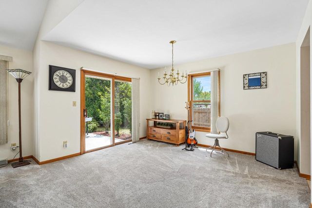 1909 Cliff-Alex COURT N, Waukesha, WI 53189