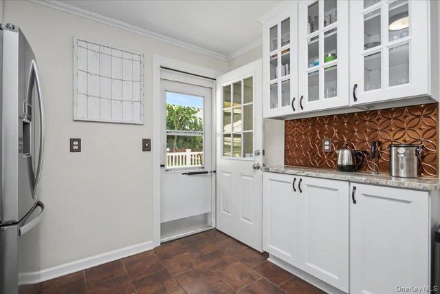 9 Mansion Drive, Hyde Park, NY 12538