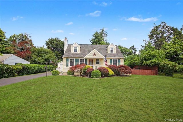 9 Mansion Drive, Hyde Park, NY 12538
