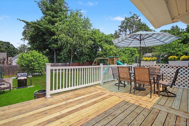 9 Mansion Drive, Hyde Park, NY 12538