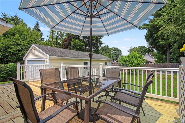 9 Mansion Drive, Hyde Park, NY 12538