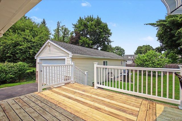 9 Mansion Drive, Hyde Park, NY 12538