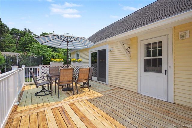 9 Mansion Drive, Hyde Park, NY 12538