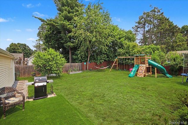 9 Mansion Drive, Hyde Park, NY 12538