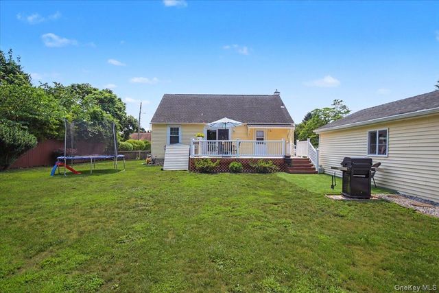 9 Mansion Drive, Hyde Park, NY 12538
