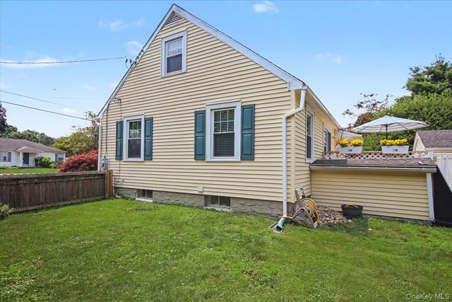 9 Mansion Drive, Hyde Park, NY 12538
