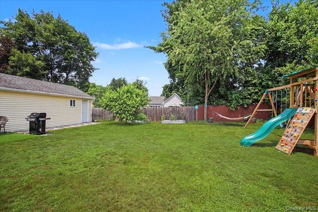9 Mansion Drive, Hyde Park, NY 12538