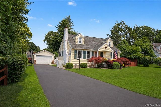 9 Mansion Drive, Hyde Park, NY 12538