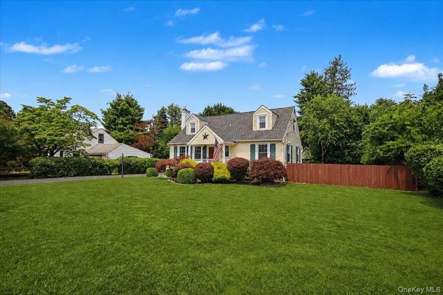 9 Mansion Drive, Hyde Park, NY 12538
