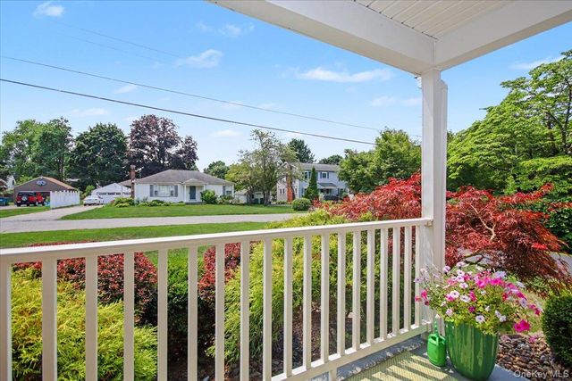 9 Mansion Drive, Hyde Park, NY 12538