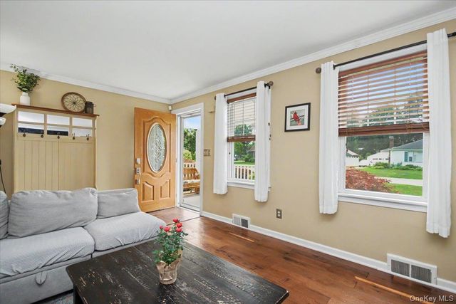 9 Mansion Drive, Hyde Park, NY 12538