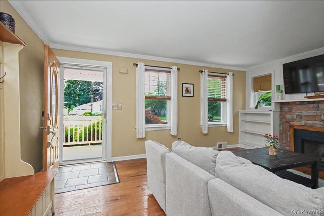 9 Mansion Drive, Hyde Park, NY 12538