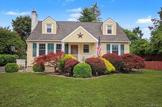 9 Mansion Drive, Hyde Park, NY 12538