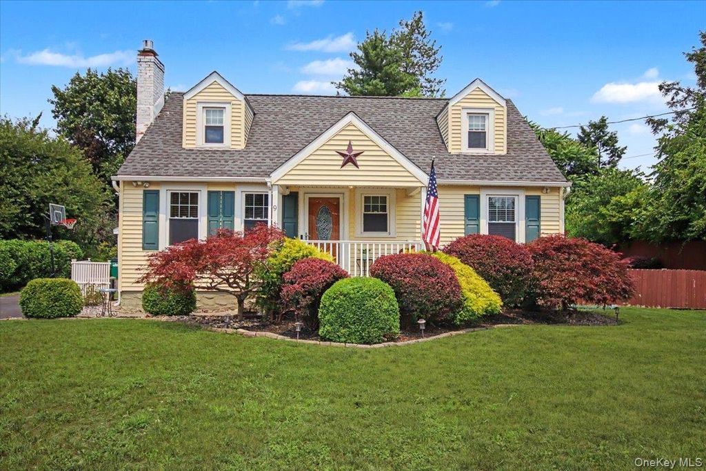 9 Mansion Drive, Hyde Park, NY 12538