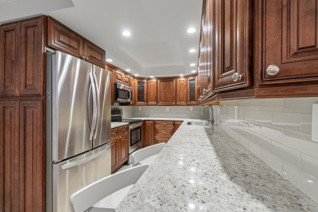 Image 10 of property listing at 3221 S Ocean Boulevard 503, Highland Beach, FL 33487