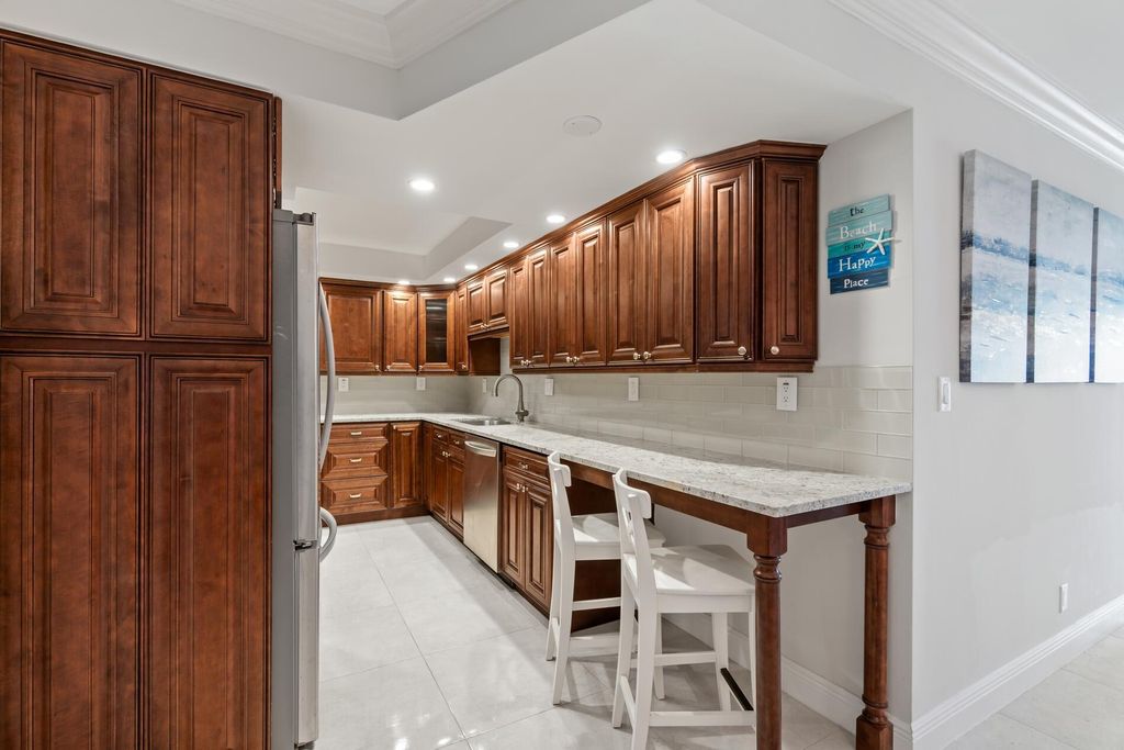 Image 11 of property listing at 3221 S Ocean Boulevard 503, Highland Beach, FL 33487