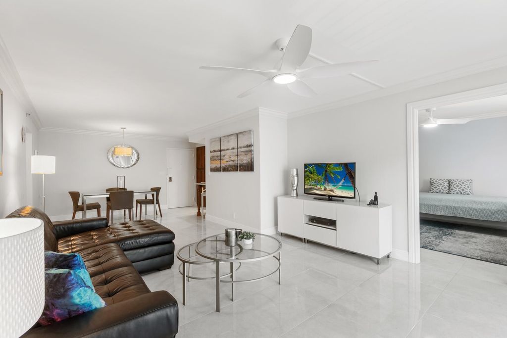 Image 17 of property listing at 3221 S Ocean Boulevard 503, Highland Beach, FL 33487