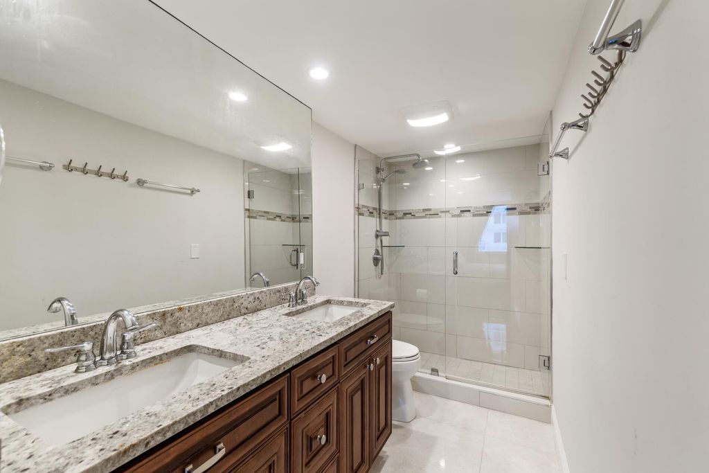 Image 31 of property listing at 3221 S Ocean Boulevard 503, Highland Beach, FL 33487