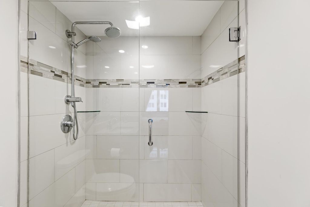 Image 32 of property listing at 3221 S Ocean Boulevard 503, Highland Beach, FL 33487