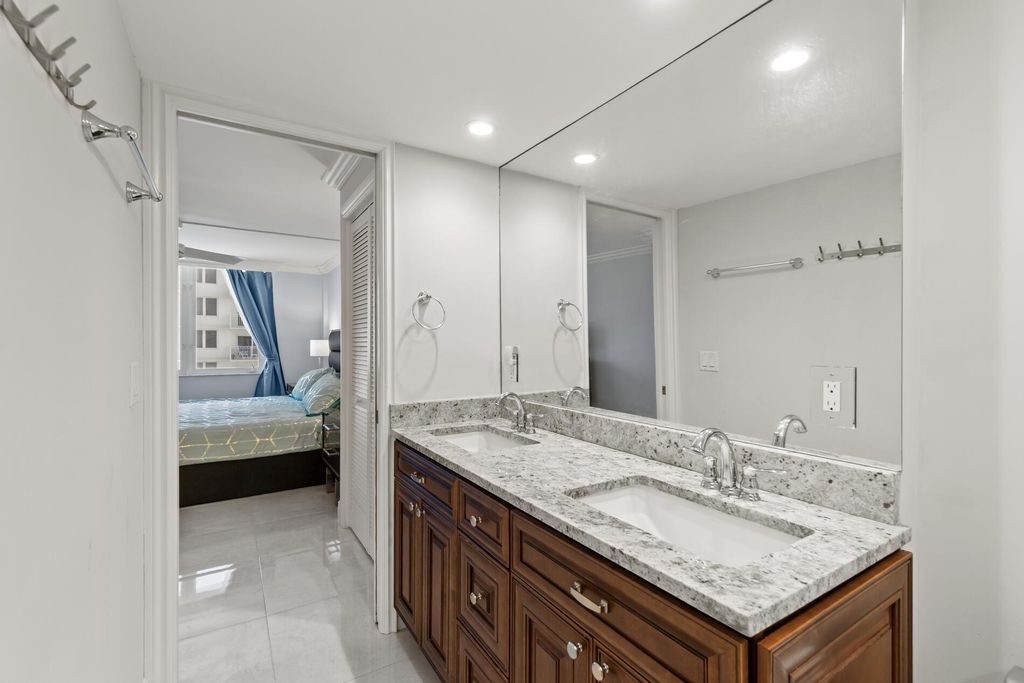 Image 33 of property listing at 3221 S Ocean Boulevard 503, Highland Beach, FL 33487