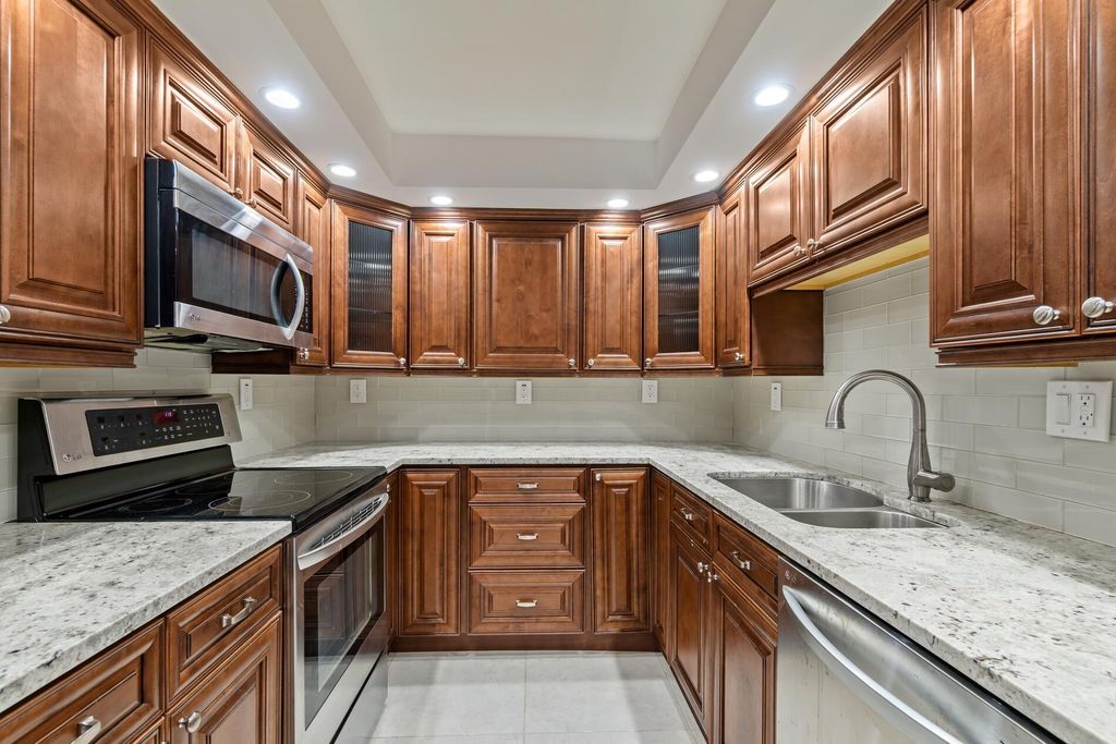 Image 9 of property listing at 3221 S Ocean Boulevard 503, Highland Beach, FL 33487